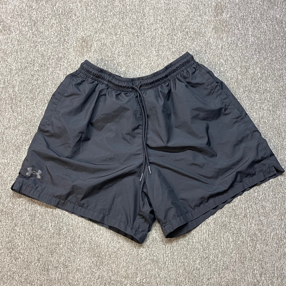 Under Armour Womens Black Athletic Running Shorts Size Large Mesh Liner Pockets